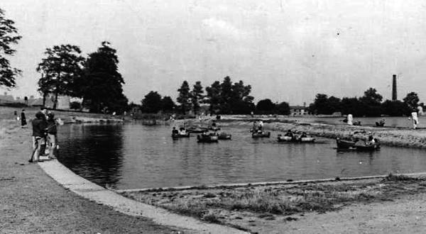 1950s Sutton Lawn boating