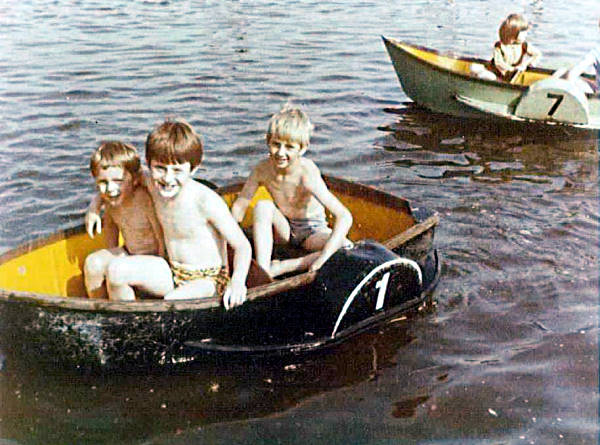 1970s Sutton Lawn boating